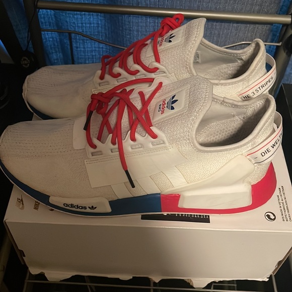 Nmd v2 - Picture 2 of 6